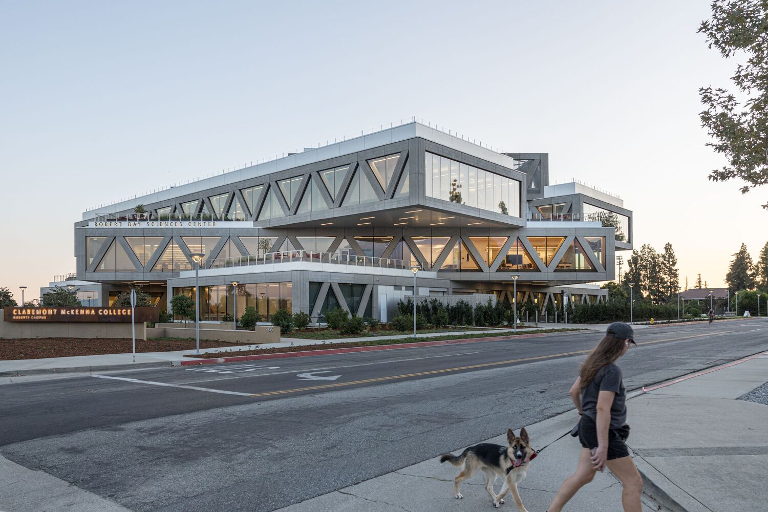 claremont-mckenna-college-robert-day-sciences-center-big_10.jpg