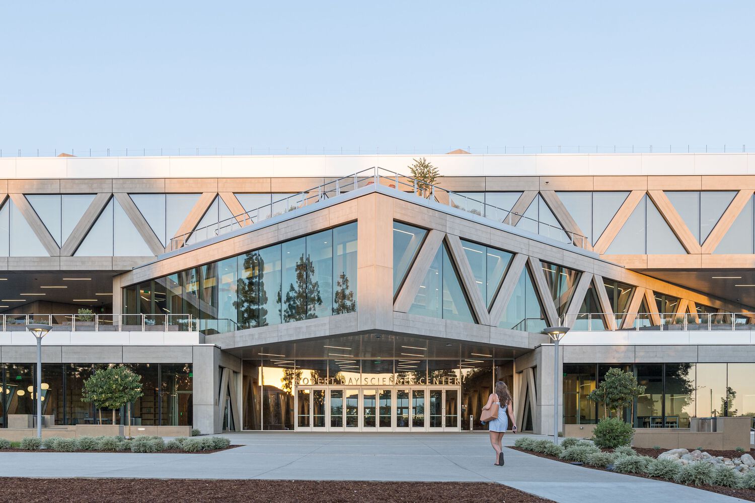 claremont-mckenna-college-robert-day-sciences-center-big_19.jpg