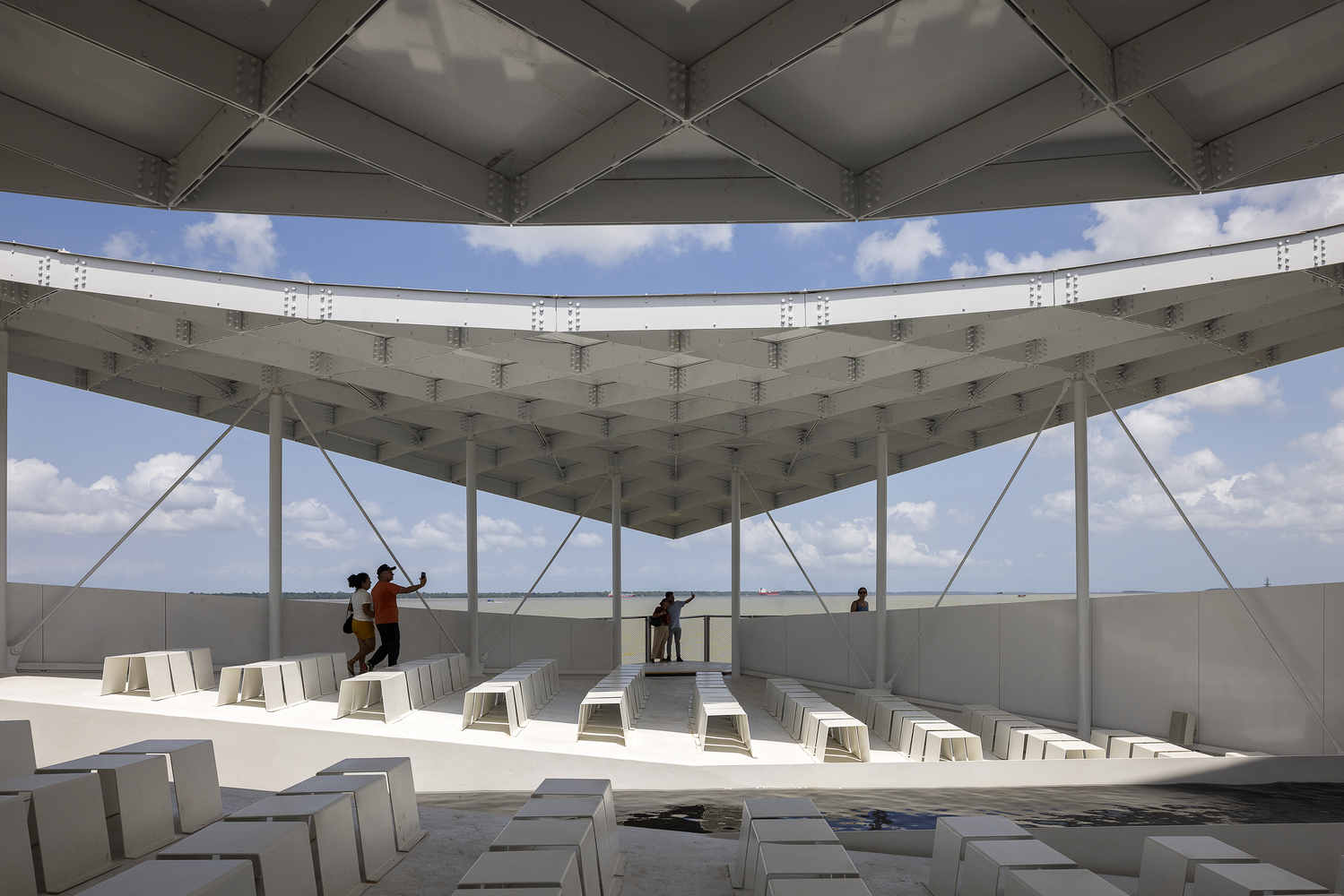 aquapraca-floating-plaza-carlo-ratti-associati-plus-howeler-plus-yoon-architecture_3.jpg
