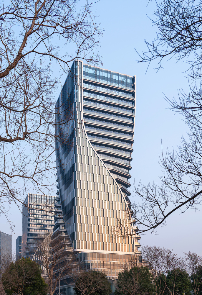 02________Pedestrian_perspective_at_the_tower_street_corner______.jpg